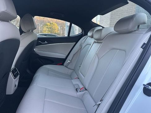 Used 2025 Genesis G70 2.5T image 6