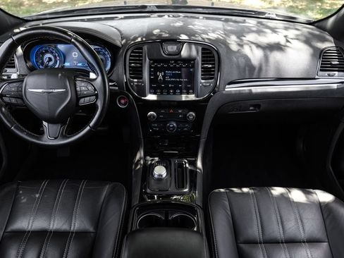 Used 2019 Chrysler 300 S RWD image 5