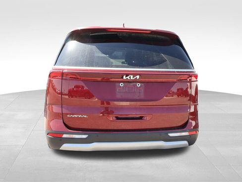 Used 2024 Kia Carnival LX image 10