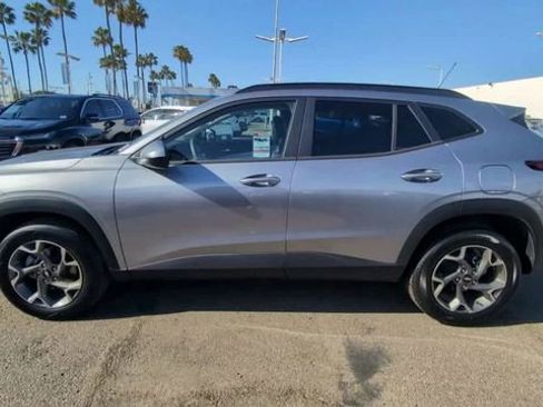 Used 2026 Chevrolet Trax LT image 5