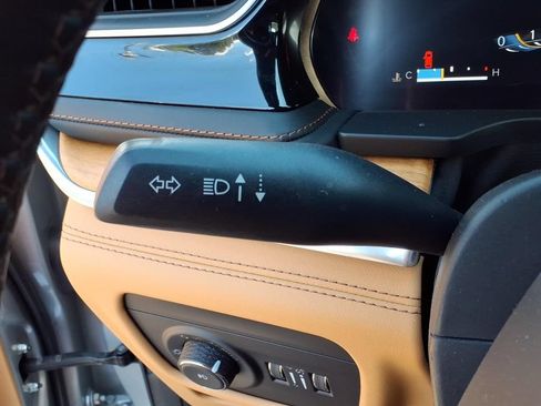 Used 2023 Jeep Grand Cherokee Summit AWD/4WD image 23