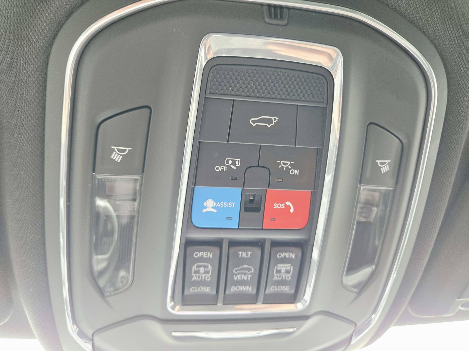 Used 2024 Jeep Grand Cherokee L Limited AWD/4WD image 37