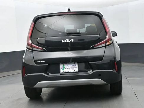 Used 2023 Kia Soul LX w/ LX Technology Package FWD image 8