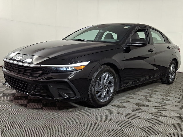 Used 2024 Hyundai Elantra SEL FWD image 6