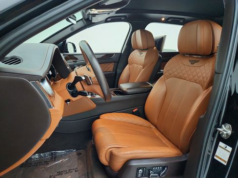 Used 2017 Bentley Bentayga AWD/4WD image 17