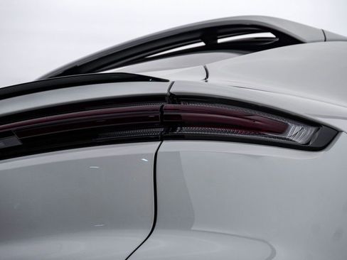 Certified 2025 Porsche Cayenne Coupe image 12