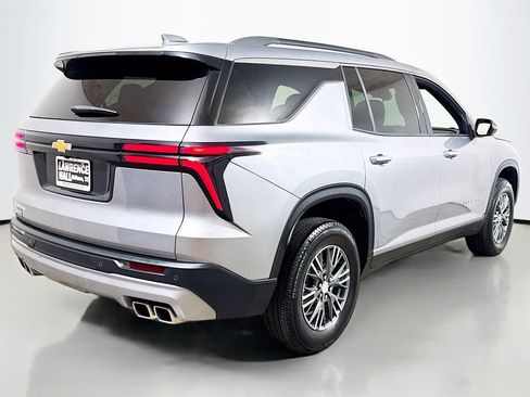 Certified 2025 Chevrolet Traverse LT FWD image 4