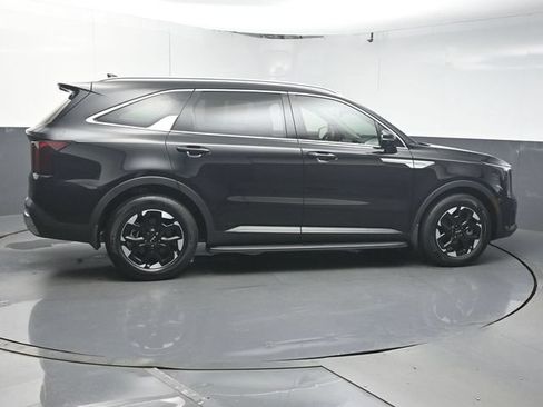 Used 2025 Kia Sorento S FWD image 8