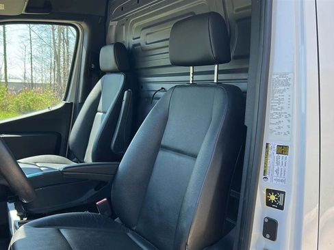 Used 2022 Mercedes-Benz Sprinter 2500 image 33