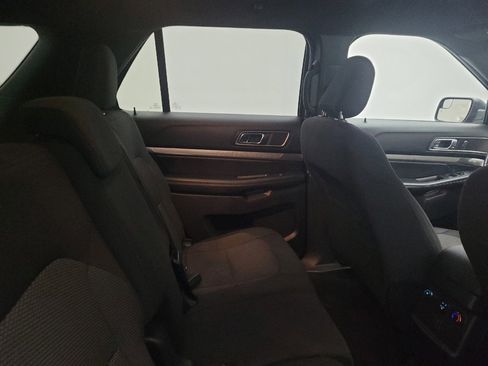 Used 2019 Ford Explorer XLT AWD/4WD image 19