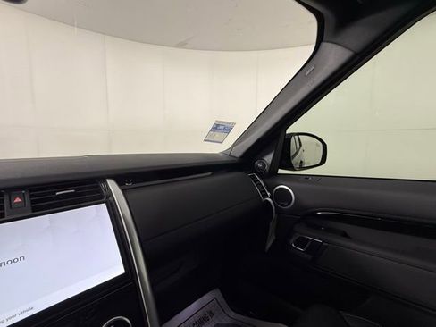 New 2025 Land Rover Discovery S image 10