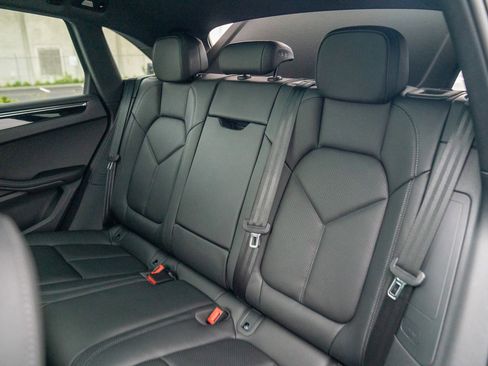 Certified 2026 Porsche Macan AWD/4WD image 23