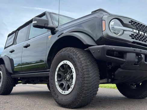 Used 2023 Ford Bronco Badlands w/ Sasquatch Package AWD/4WD image 6