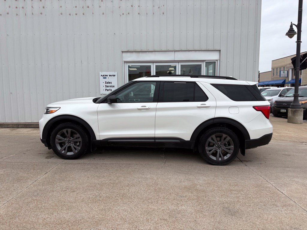 Used 2021 Ford Explorer XLT w/ Equipment Group 202A AWD/4WD image 2