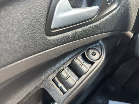 Used 2017 Ford Escape SE w/ Equipment Group 201A AWD/4WD image 10