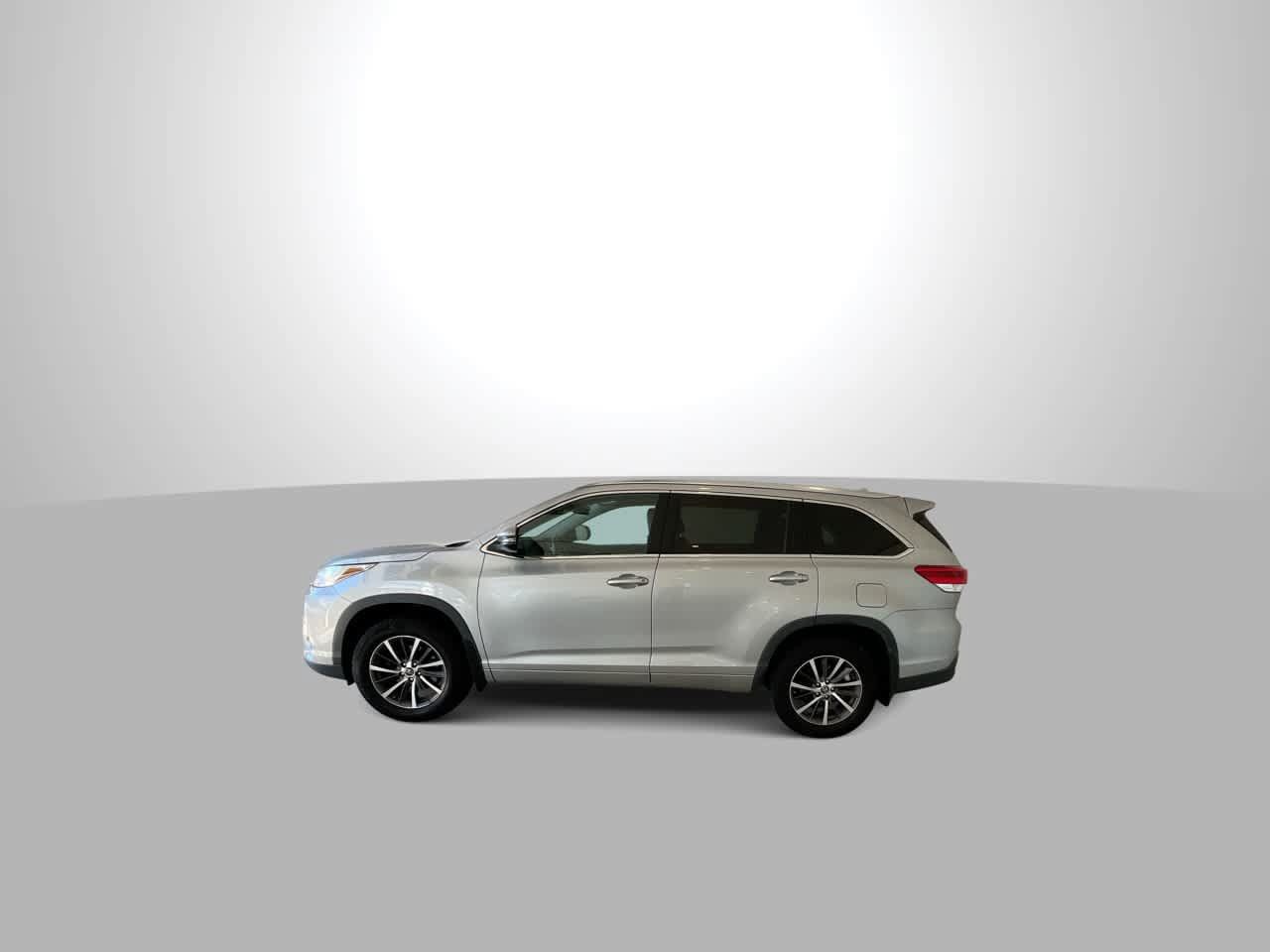 Used 2017 Toyota Highlander XLE AWD/4WD image 5
