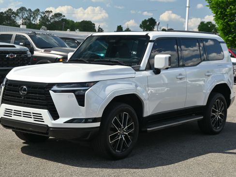 Used 2024 Lexus GX 550 w/ Cold Area Package image 5