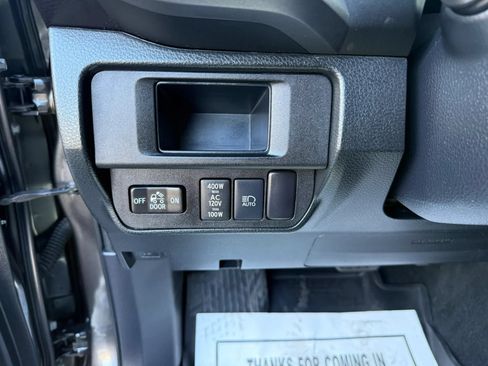 Used 2019 Toyota Tacoma TRD Sport AWD/4WD image 32