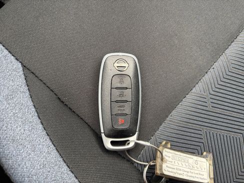 Used 2025 Nissan Versa SV image 20