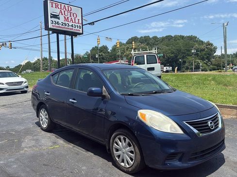 Used 2013 Nissan Versa SV image 3