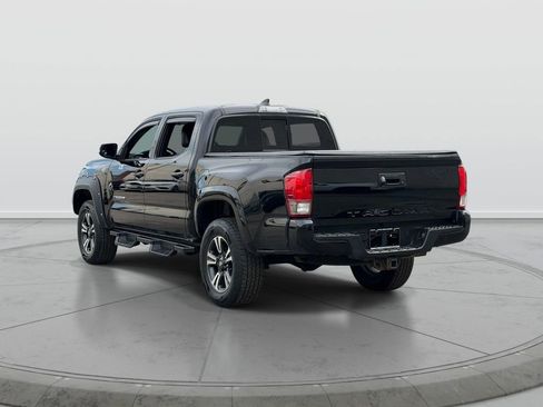 Used 2017 Toyota Tacoma TRD Sport w/ Tow Package (A/T) AWD/4WD image 6