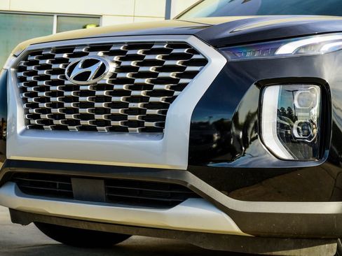 Used 2022 Hyundai Palisade SEL w/ Cargo Package FWD image 2