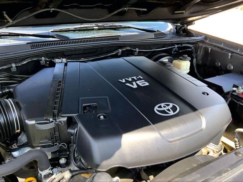 Used 2014 Toyota Tacoma PreRunner w/ SR5 Package RWD image 32