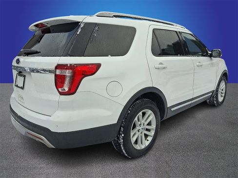 Used 2017 Ford Explorer XLT w/ Equipment Group 201A image 4