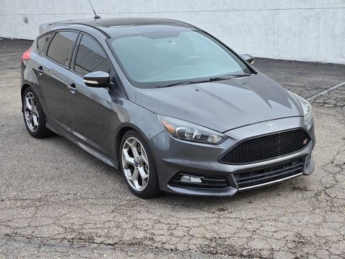 Used 2016 Ford Focus ST w/ Equipment Group 401A image 7