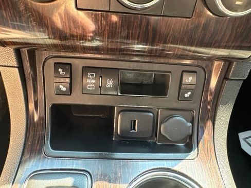Used 2017 Chevrolet Traverse LT w/ Style and Technology Package FWD image 21