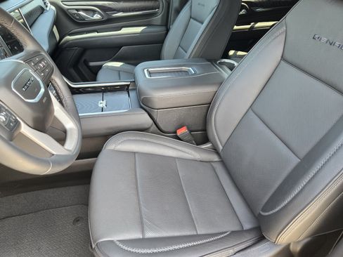 Used 2024 GMC Yukon Denali RWD image 9