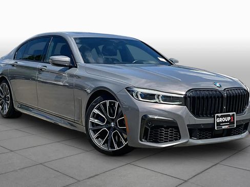 Used 2020 BMW 750i xDrive w/ Executive Package AWD/4WD image 3