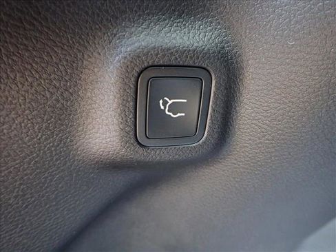 New 2026 Jeep Compass Latitude w/ Sun and Sound Group image 9