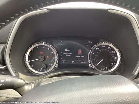 Used 2023 Toyota Highlander XSE FWD image 13