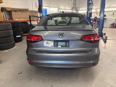 Used 2016 Volkswagen Jetta Sport FWD image 5