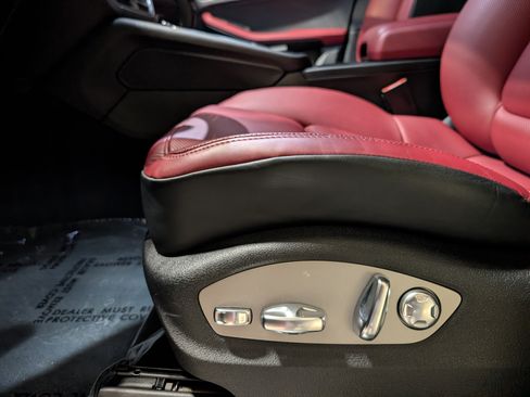 Certified 2025 Porsche Macan S AWD/4WD image 60