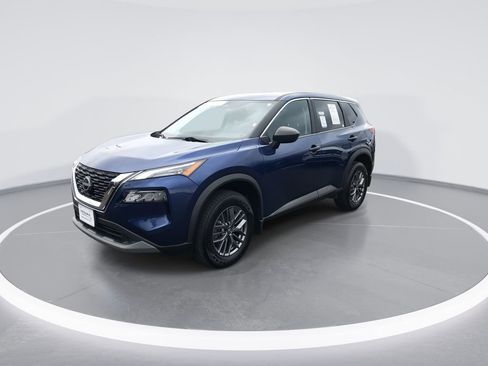 Used 2023 Nissan Rogue S image 4