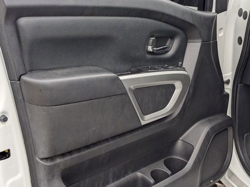 Used 2018 Nissan Titan SV image 28