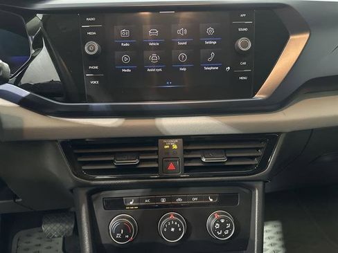 Certified 2022 Volkswagen Taos SE image 25