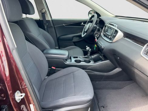 Used 2017 Kia Sorento FWD image 15