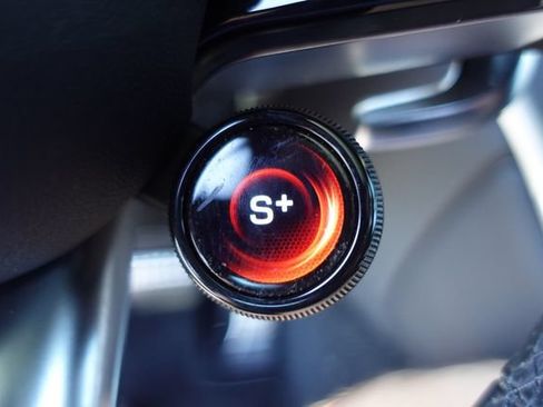 Used 2025 Mercedes-Benz GLC 43 AMG 4MATIC image 16