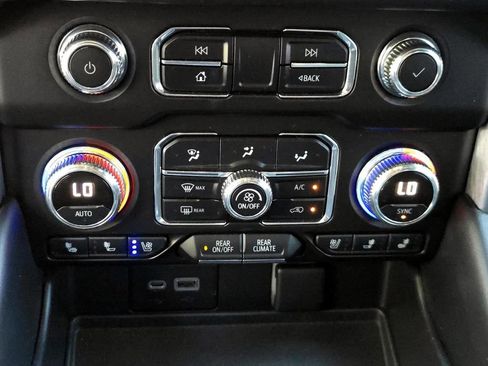 Used 2021 GMC Yukon SLT w/ SLT Premium Package RWD image 34
