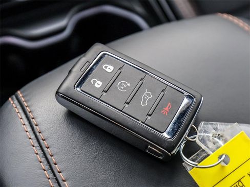 Used 2025 Jeep Grand Cherokee Summit image 40