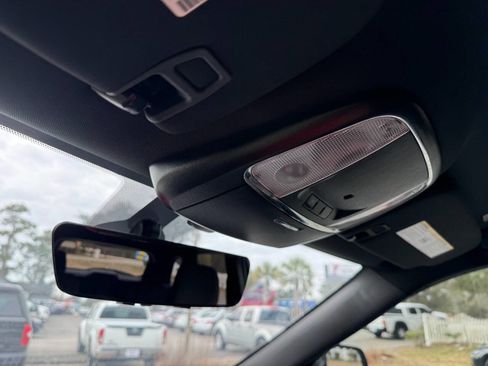 Used 2019 Jeep Grand Cherokee Laredo image 24