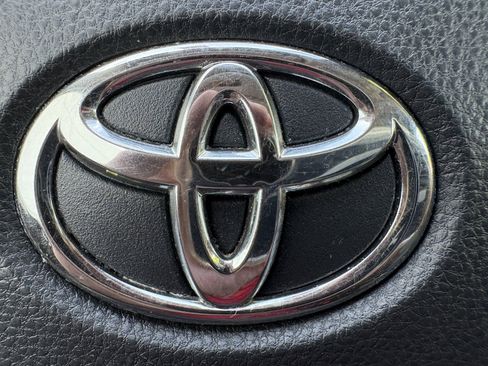 Used 2024 Toyota RAV4 XLE FWD image 18