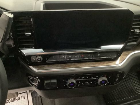 Used 2025 Chevrolet Silverado 1500 LT AWD/4WD image 18