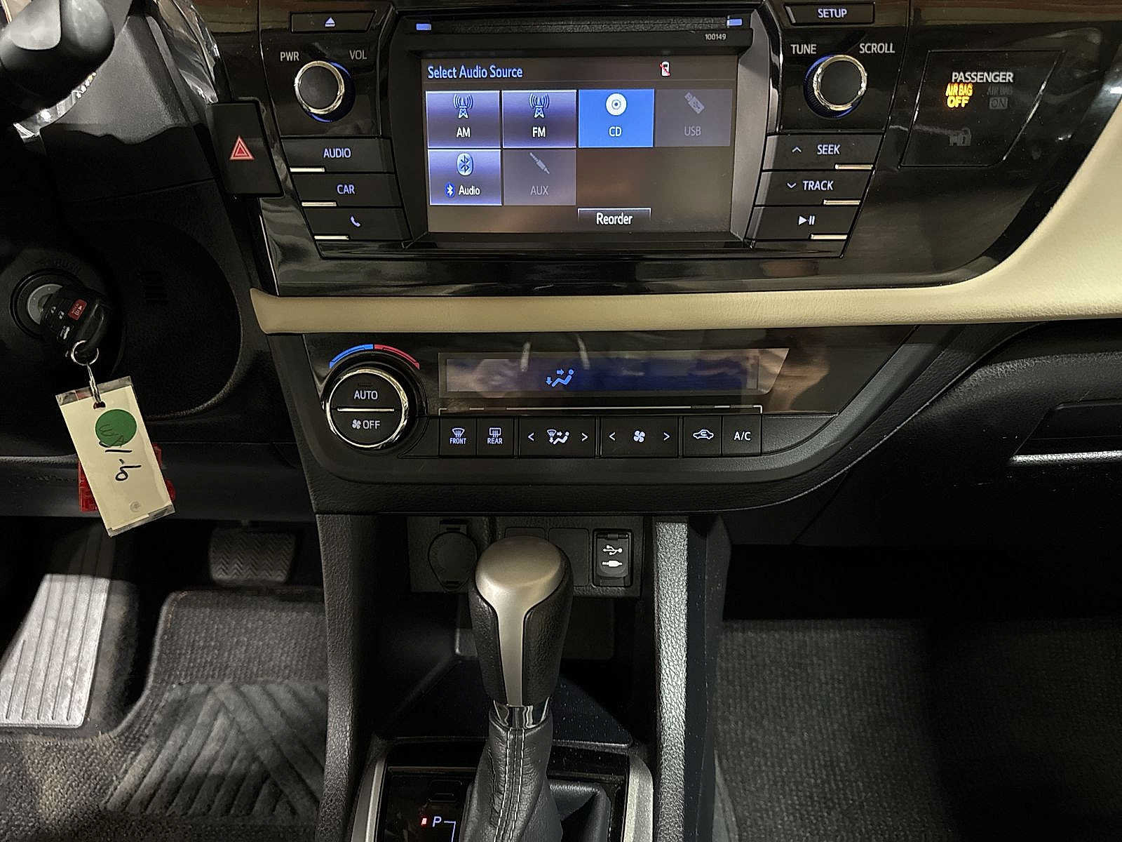 Used 2015 Toyota Corolla LE FWD image 21