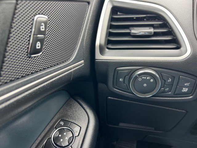Used 2022 Ford Edge SEL w/ Sport Appearance Package AWD/4WD image 19