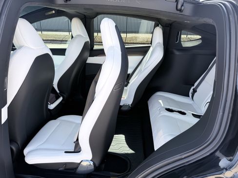 Used 2022 Tesla Model X image 38