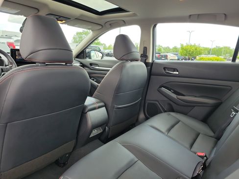 Used 2023 Nissan Altima 2.5 SR w/ SR Premium Package FWD image 14
